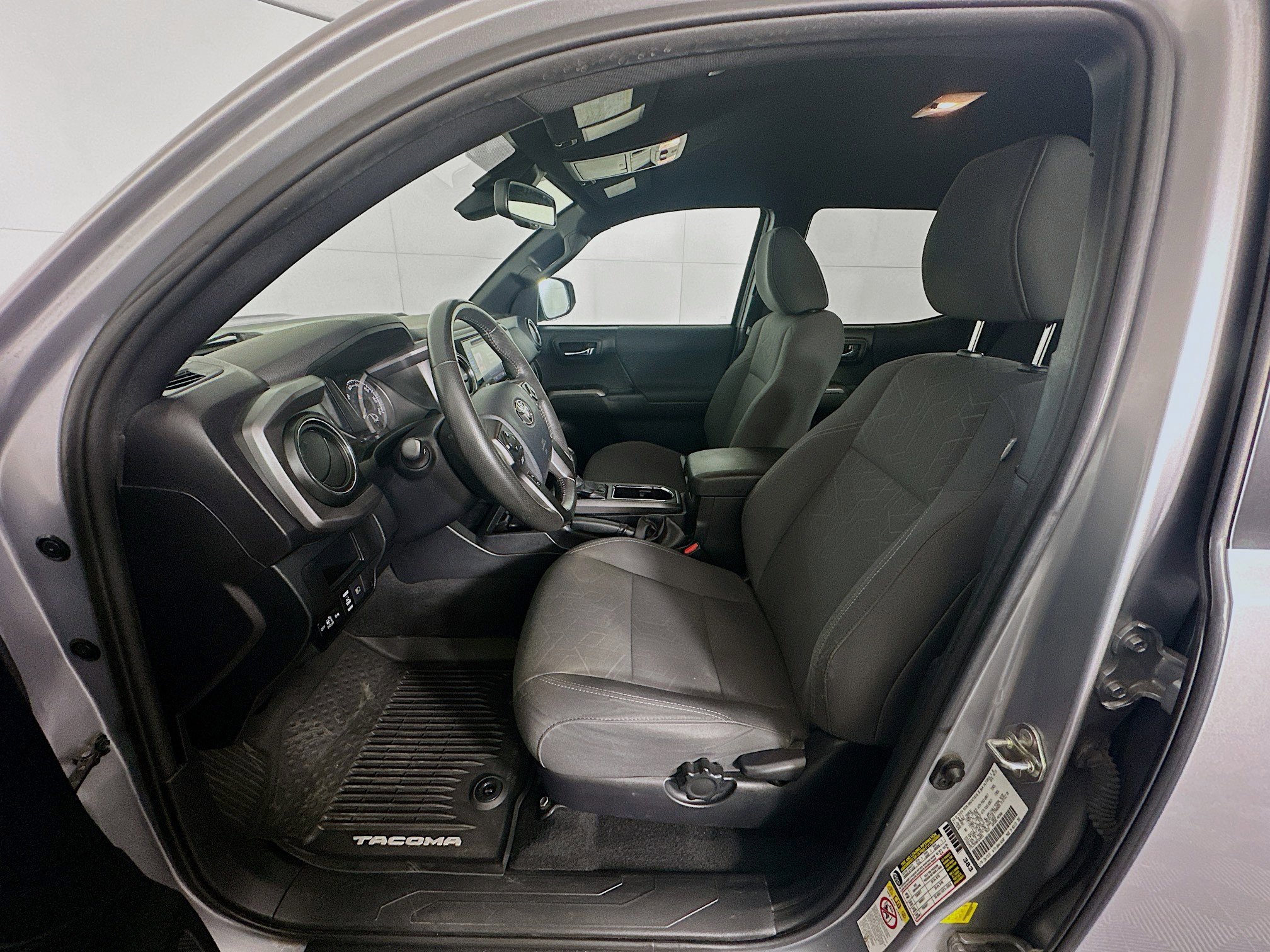 Used 2019 Toyota Tacoma TRD Sport w/ Technology Package image 13