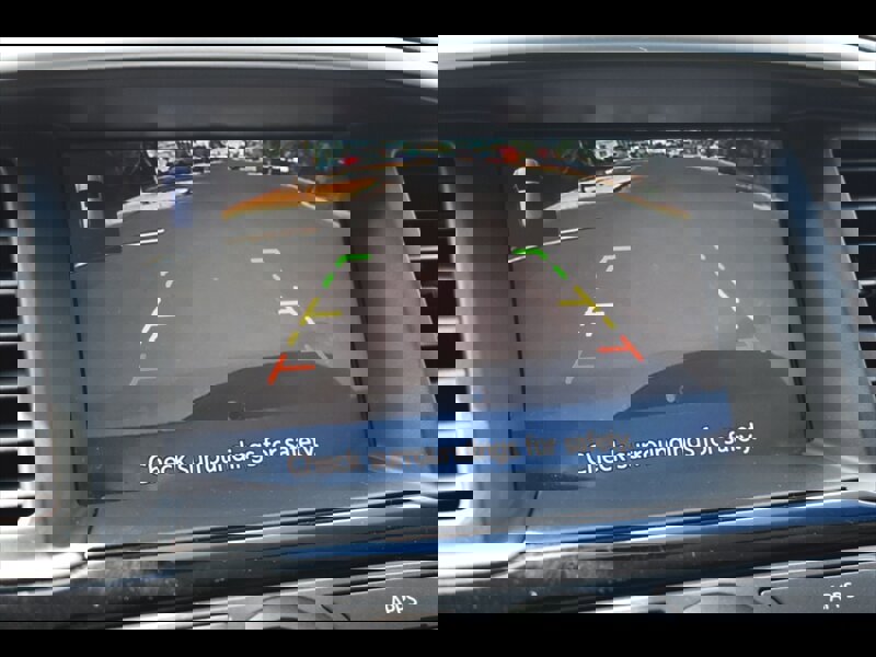 Used 2018 Nissan Pathfinder SV image 11