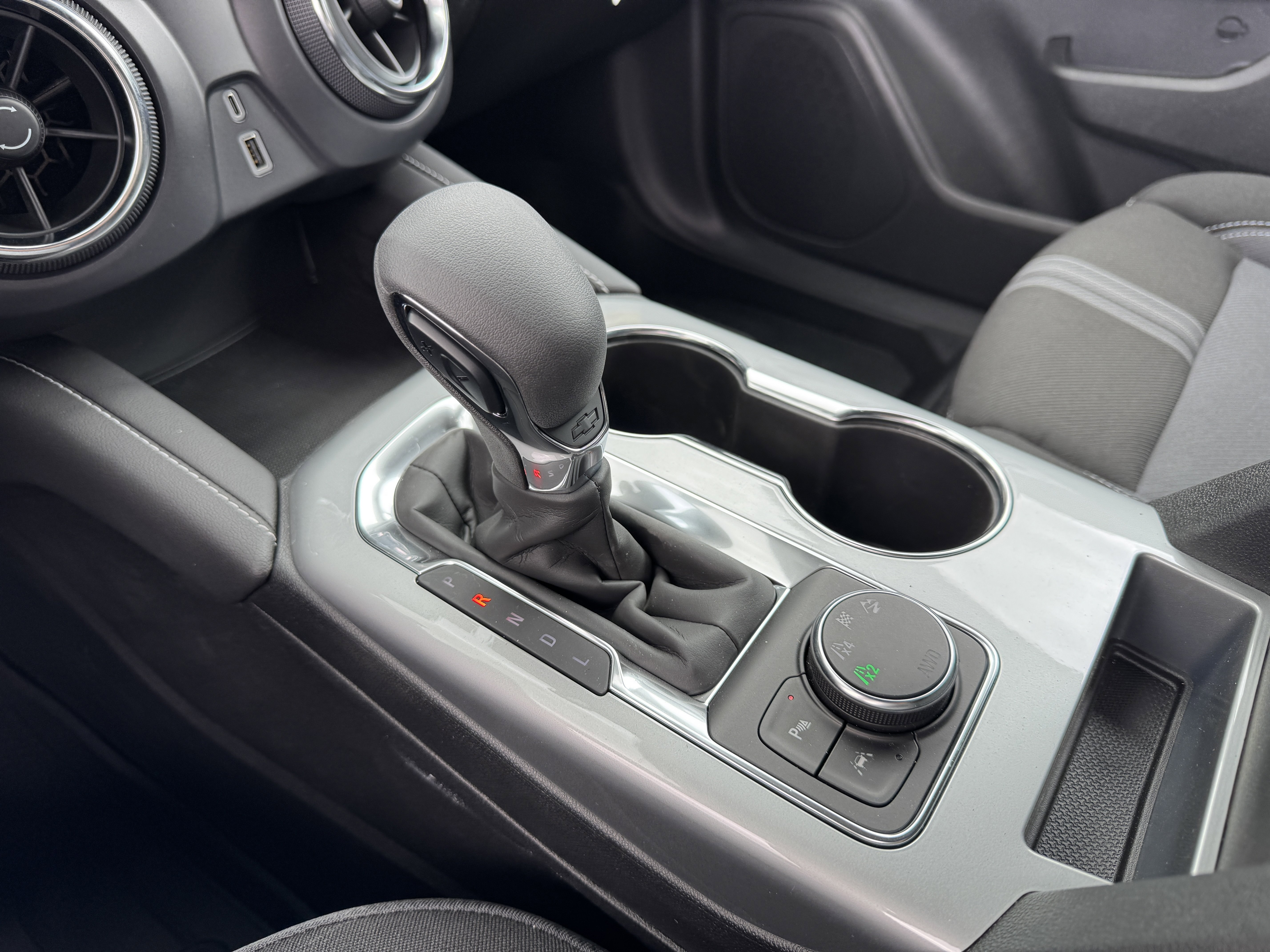 New 2025 Chevrolet Blazer LT w/ Midnight/Sport Edition image 23