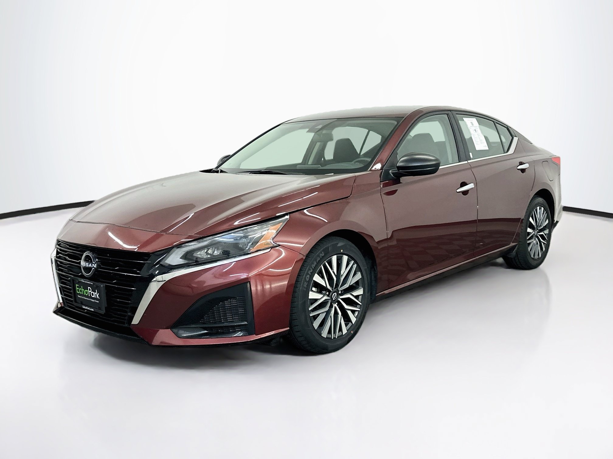 Used 2024 Nissan Altima 2.5 SV FWD image 3