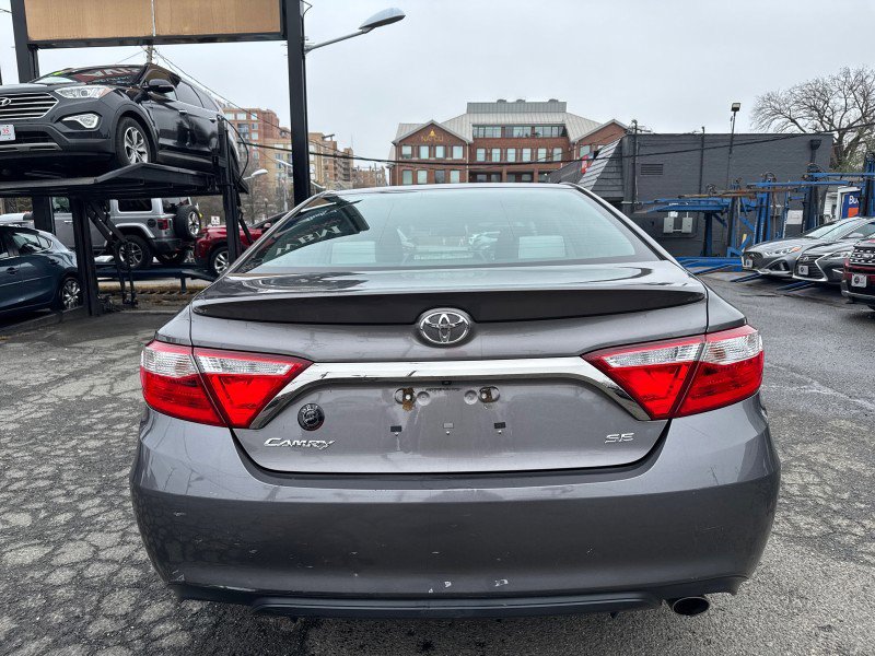 Used 2017 Toyota Camry SE image 9