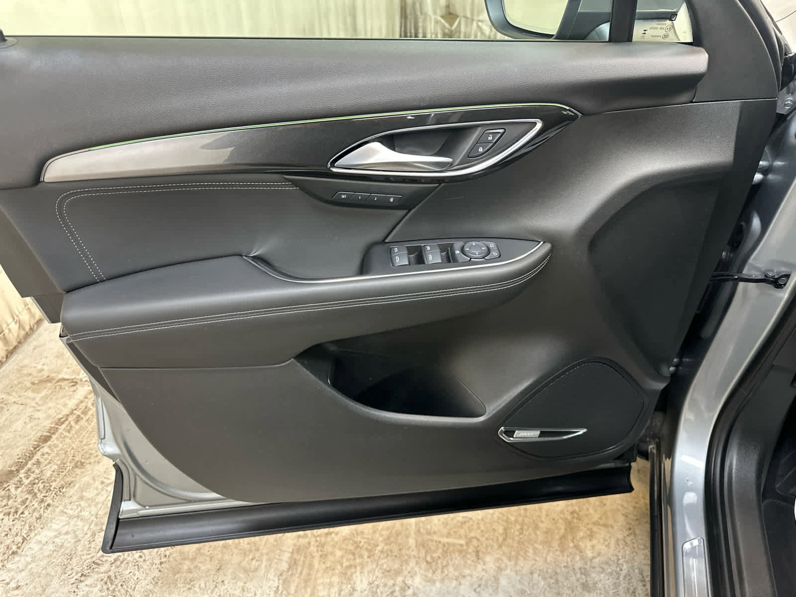 Certified 2025 Buick Envision Preferred image 27