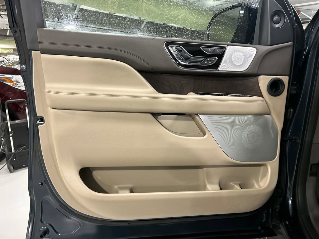 Used 2024 Lincoln Navigator Reserve image 9