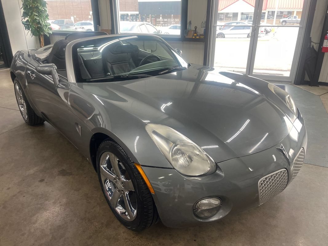 Used 2007 Pontiac Solstice Convertible w/ Premium Package RWD image 18
