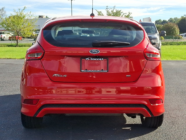 Used 2016 Ford Focus SE w/ SE Sport Package FWD image 8