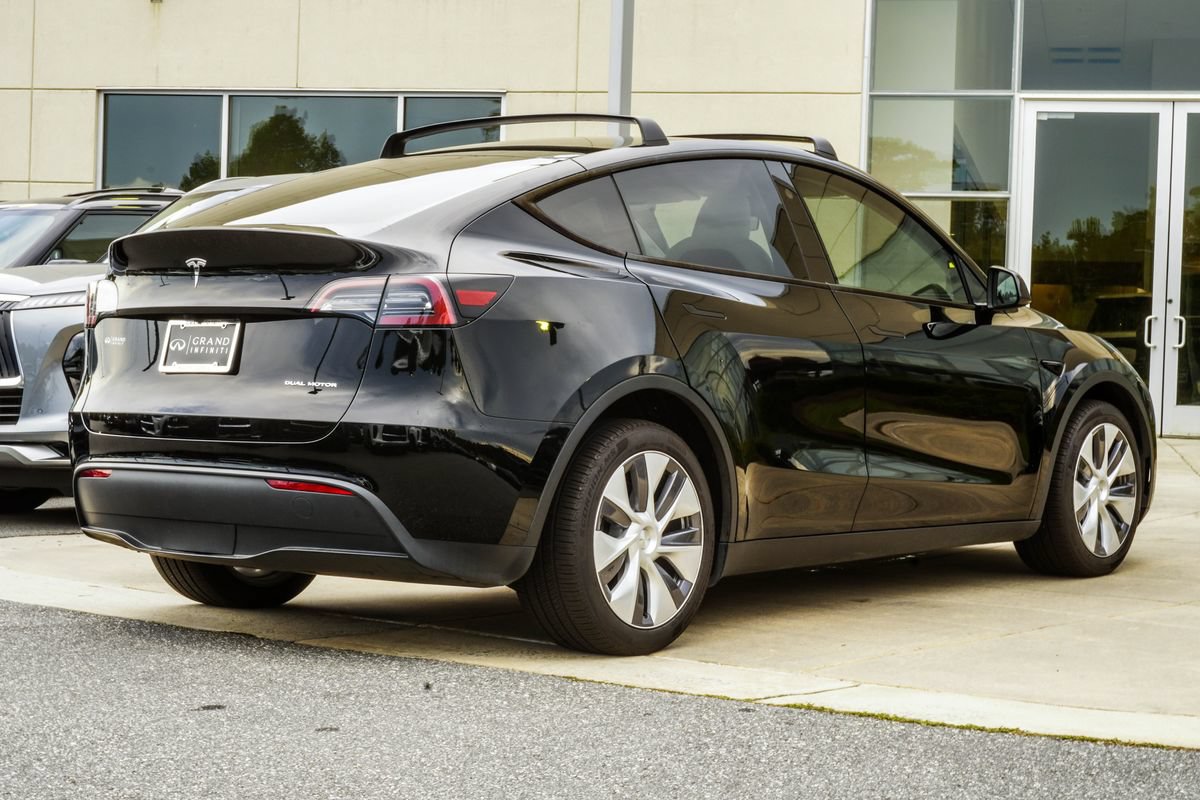 Used 2024 Tesla Model Y Long Range AWD/4WD image 13