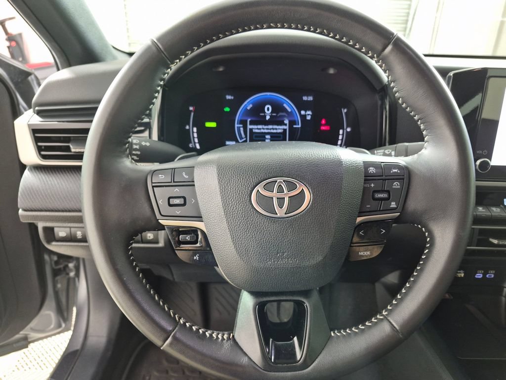 Used 2025 Toyota Camry SE w/ Convenience Package FWD image 13