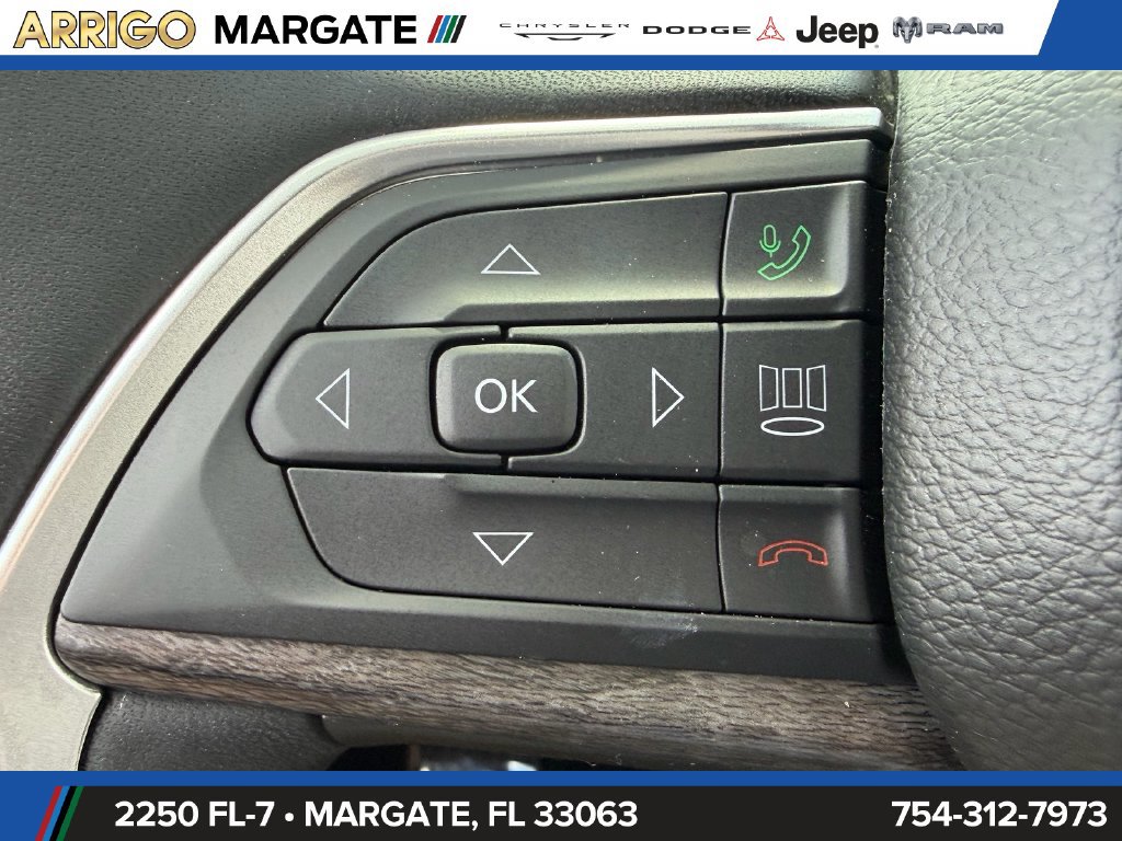 Certified 2025 Jeep Grand Cherokee Limited w/ Black Appearance Package RWD image 29