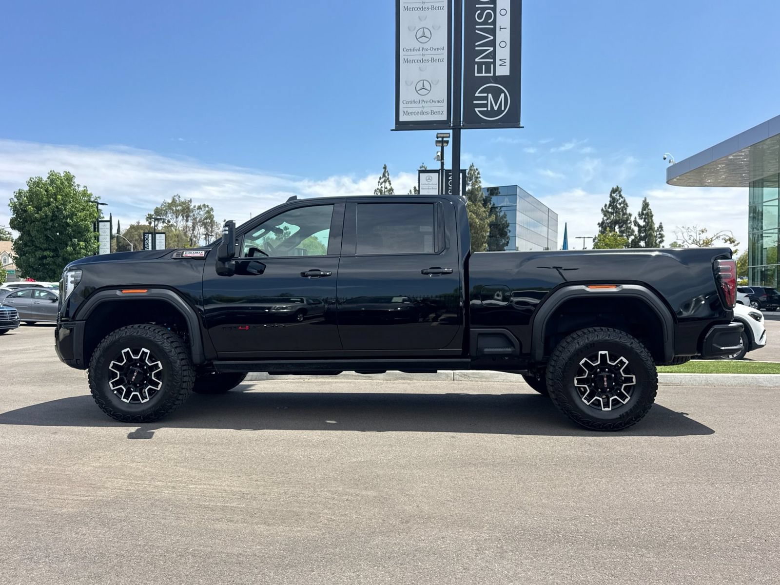 Used 2026 GMC Sierra 2500 AT4X w/ LPO, Black Badging Package AWD/4WD image 6