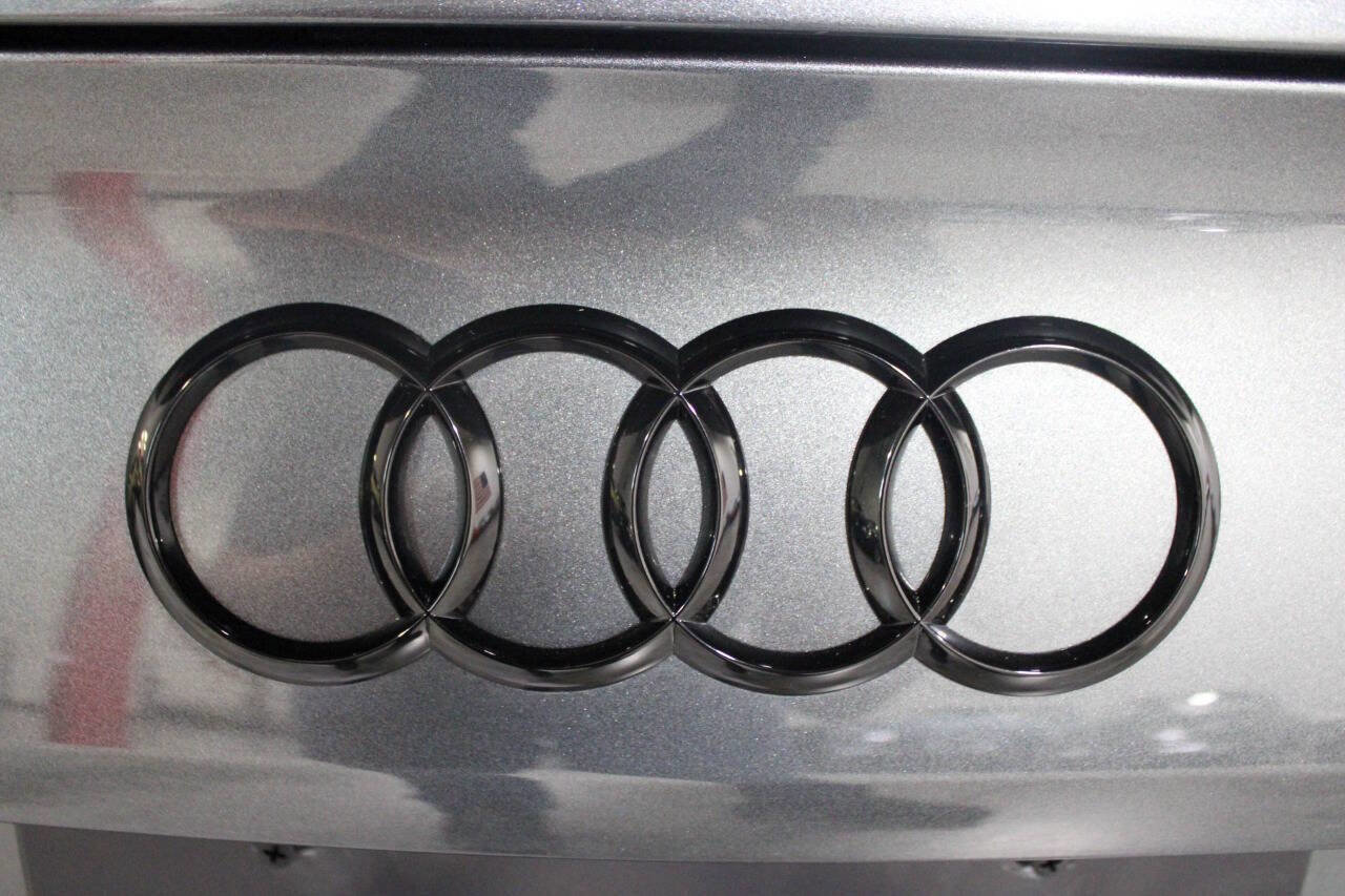 Used 2017 Audi R8 V10 w/ Carbon Exterior Package image 25