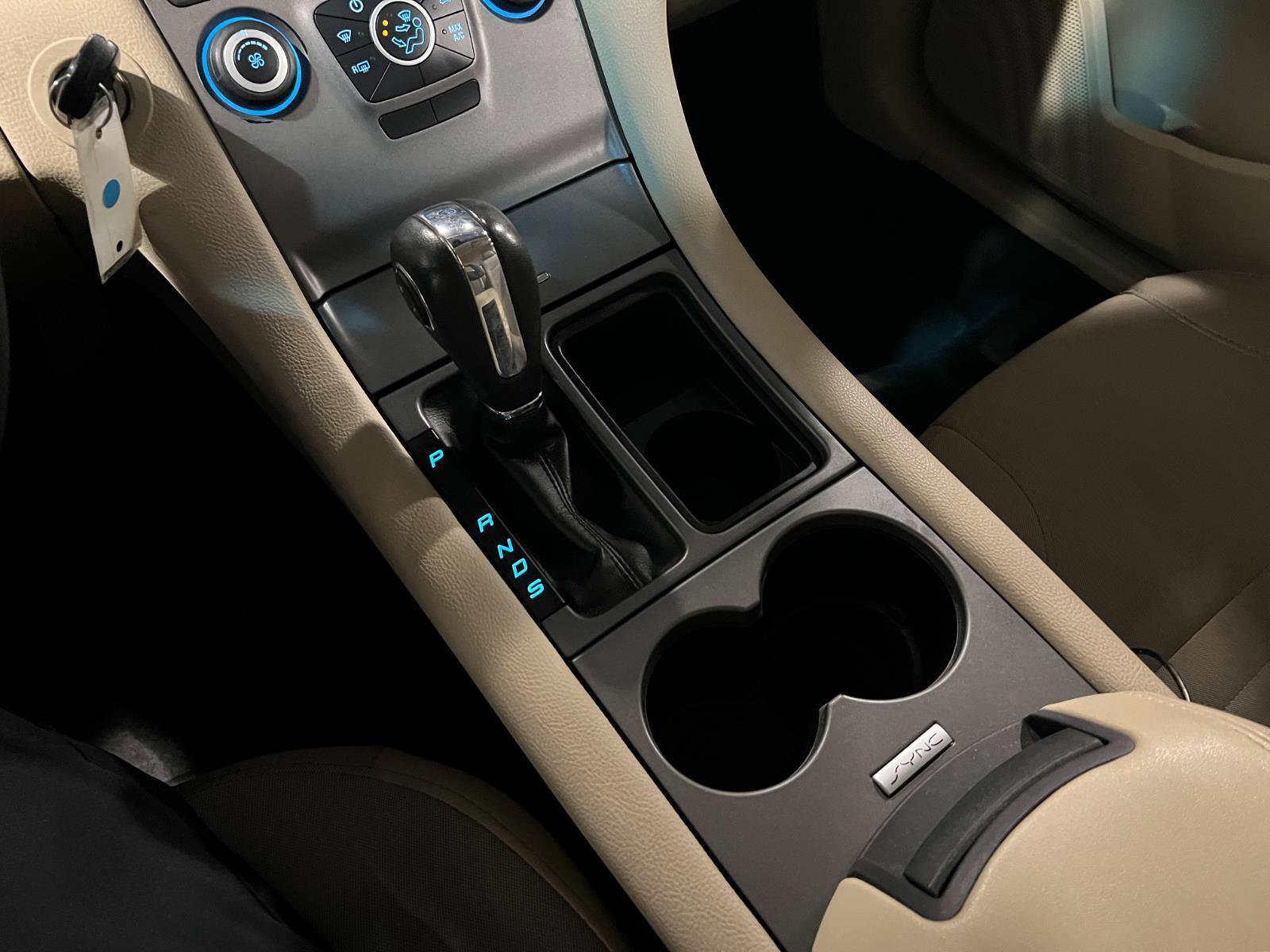 Used 2015 Ford Taurus SE image 20