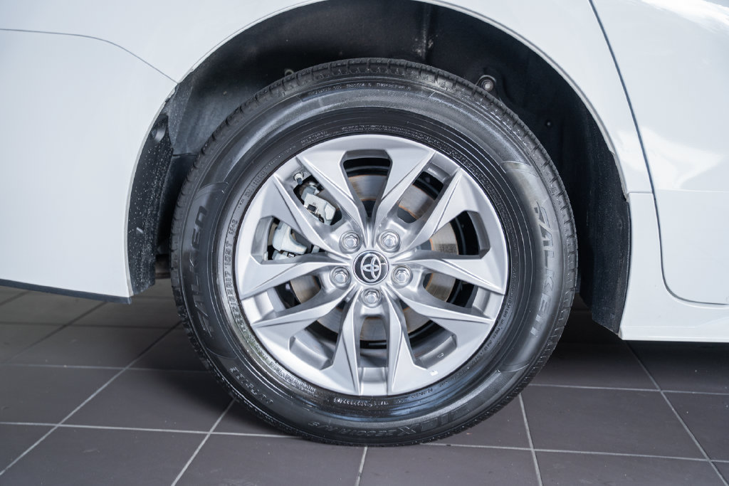 Used 2025 Toyota Sienna LE FWD image 12