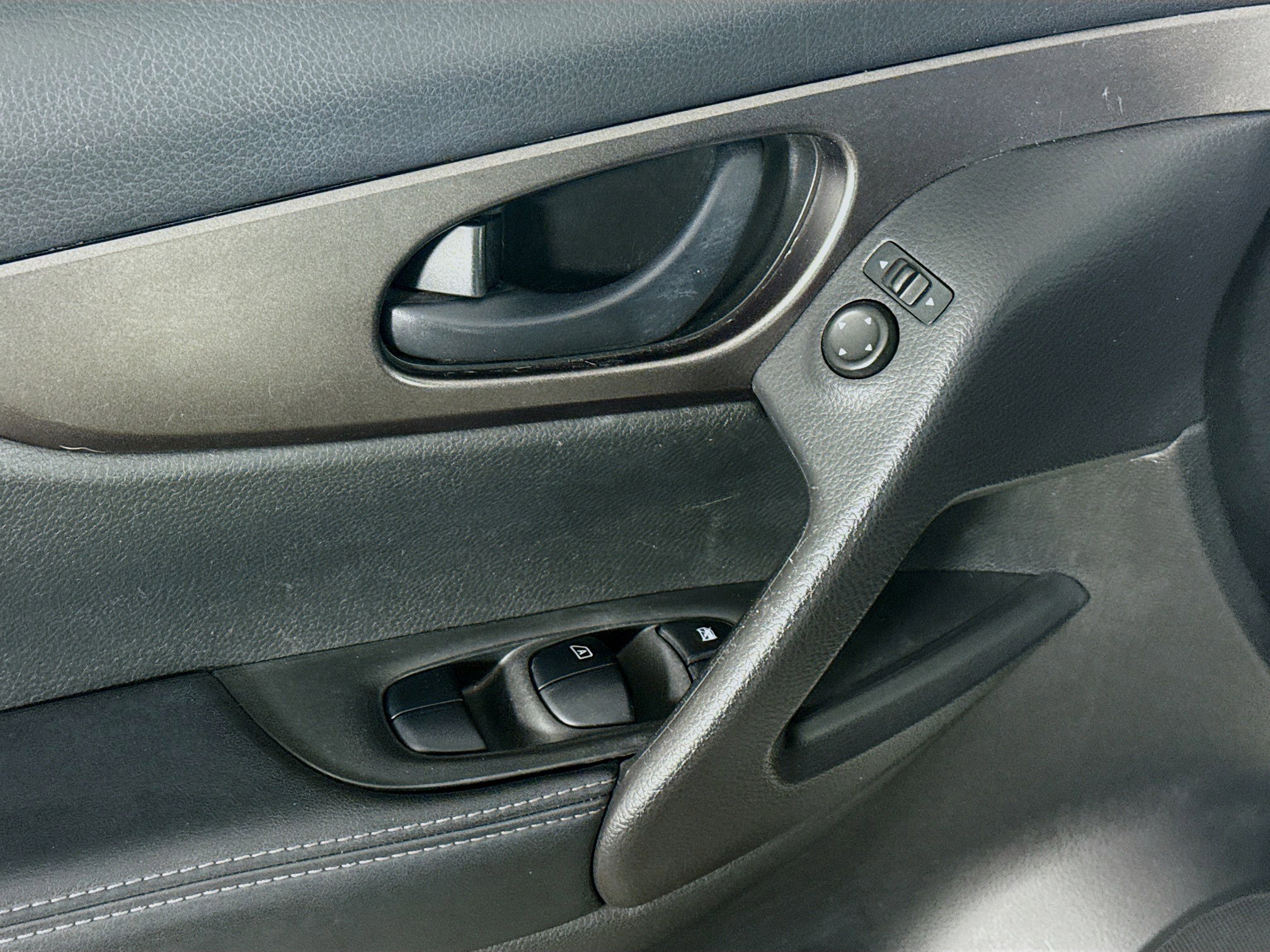 Used 2019 Nissan Rogue Sport S image 23