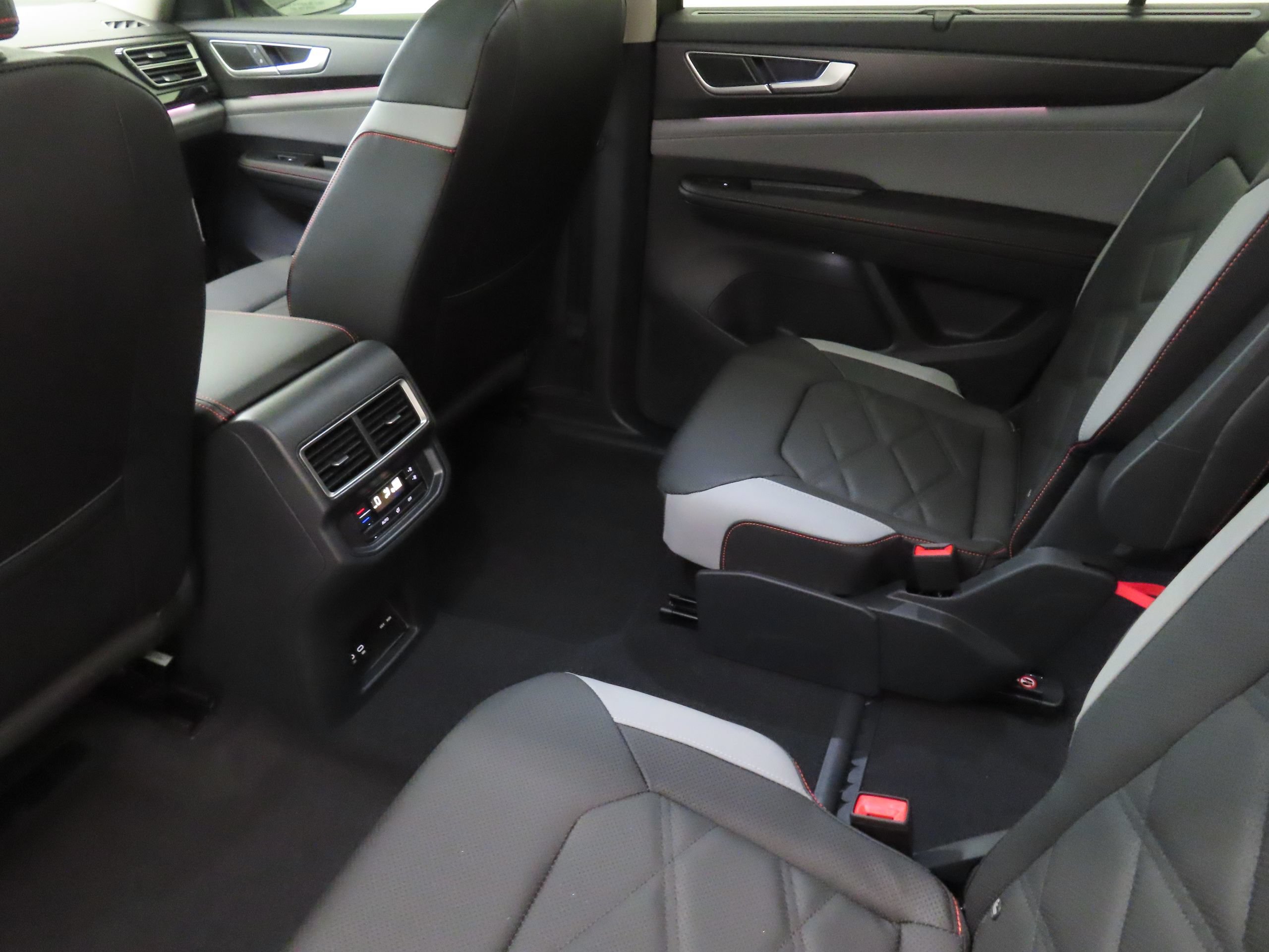 New 2026 Volkswagen Atlas Peak Edition AWD/4WD image 21