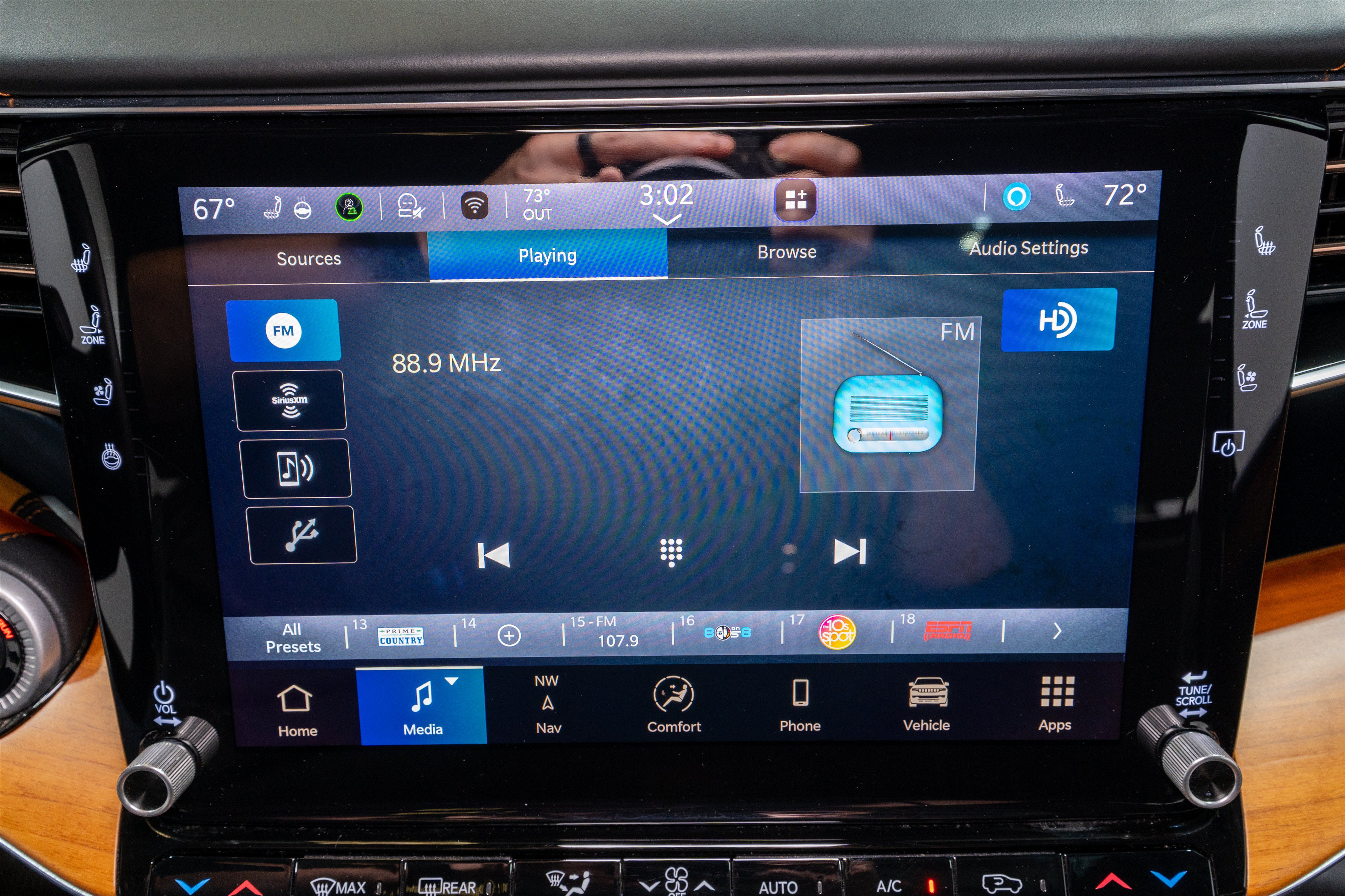 Used 2024 Jeep Grand Wagoneer L Series III AWD/4WD image 23