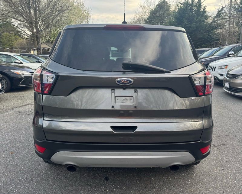 Used 2017 Ford Escape SE FWD image 5