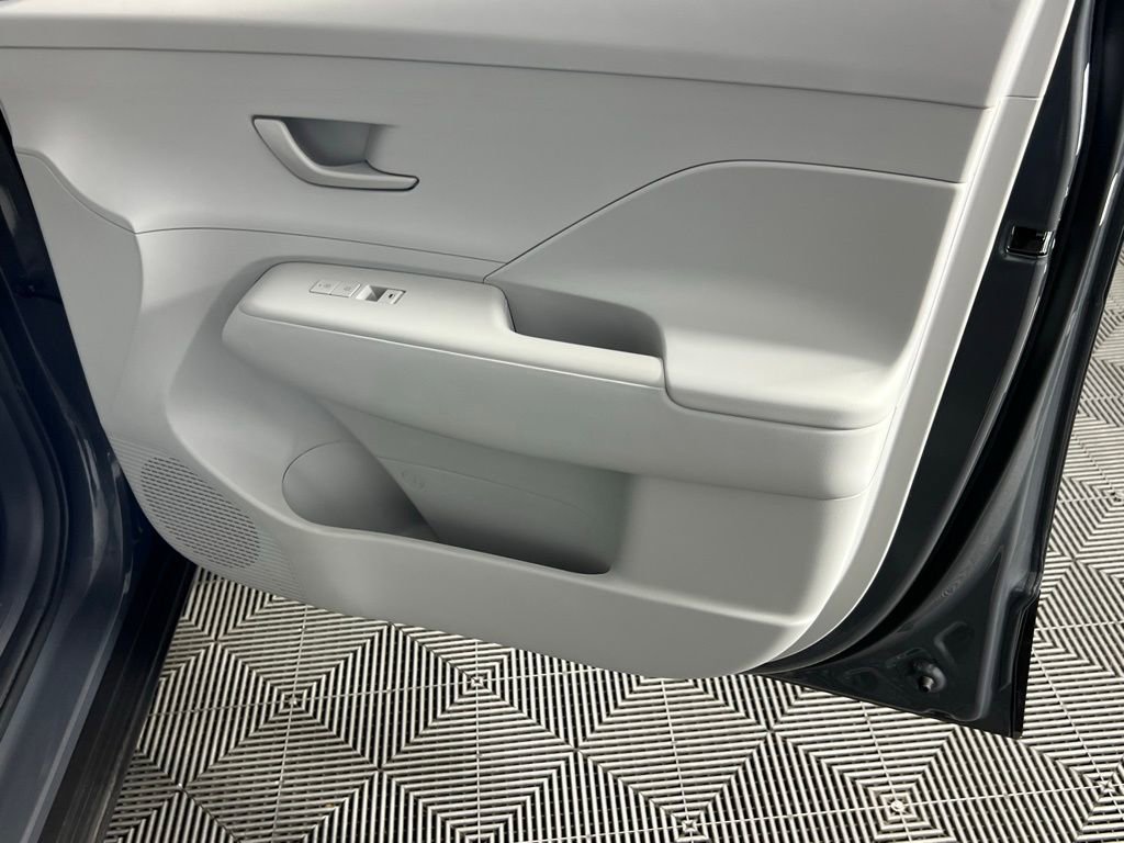 Used 2025 Hyundai Kona SEL image 31