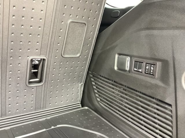 Used 2026 Chevrolet Tahoe Premier w/ Sun And Tow Package AWD/4WD image 11