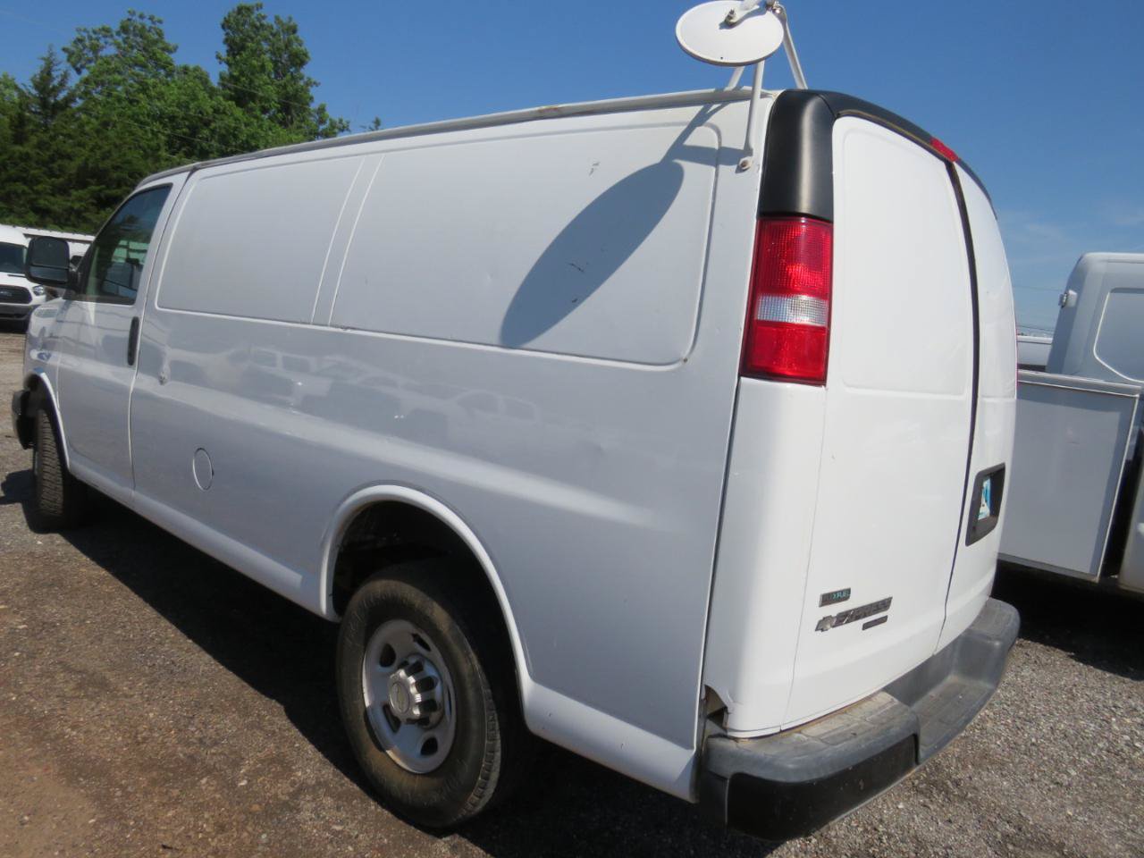 Used 2011 Chevrolet Express 2500 RWD image 6