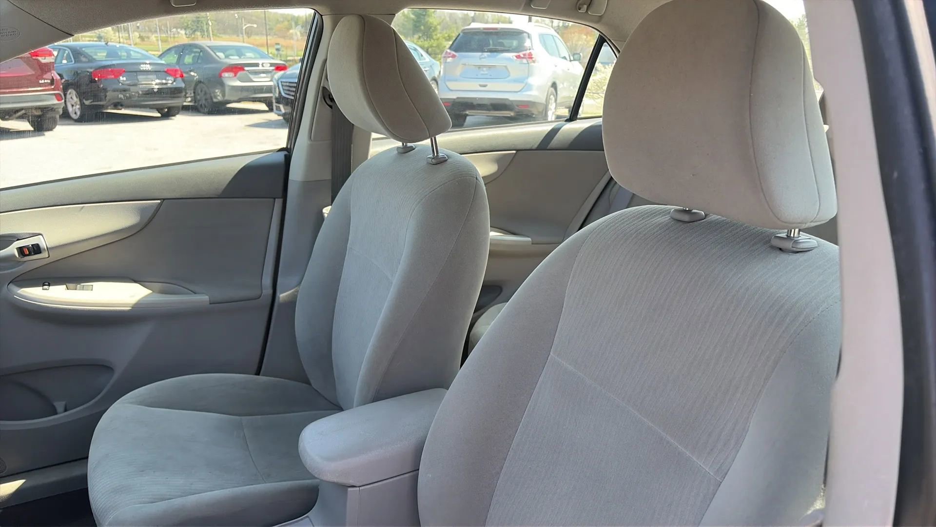 Used 2010 Toyota Corolla LE image 28