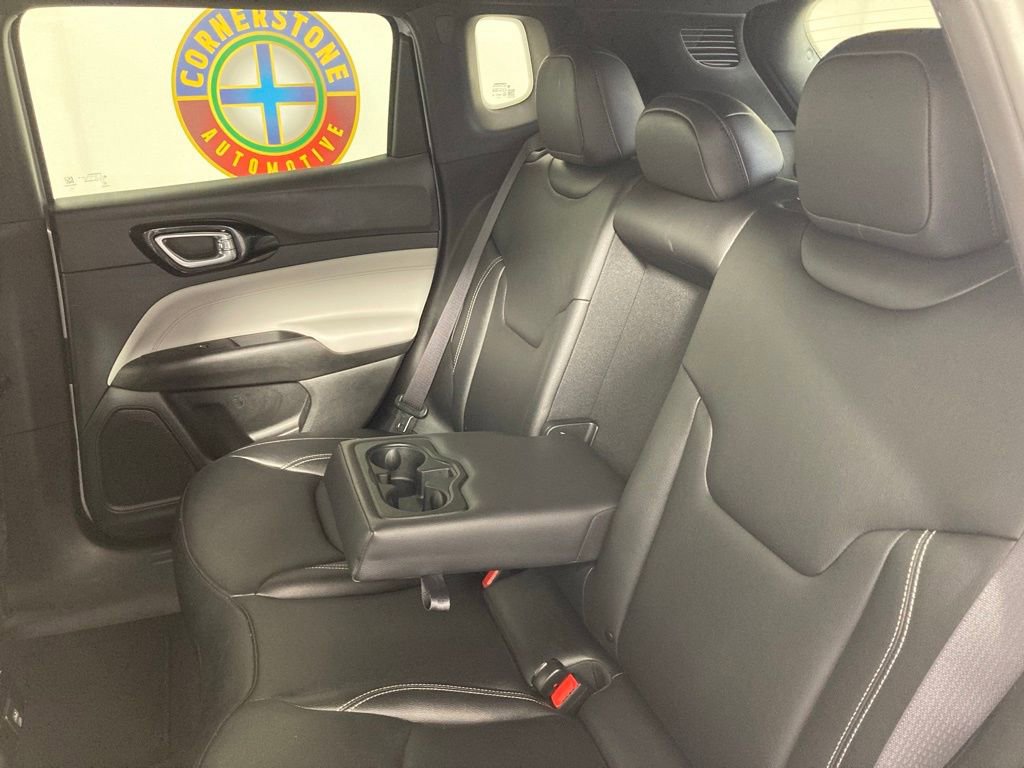 Used 2025 Jeep Compass Limited image 17