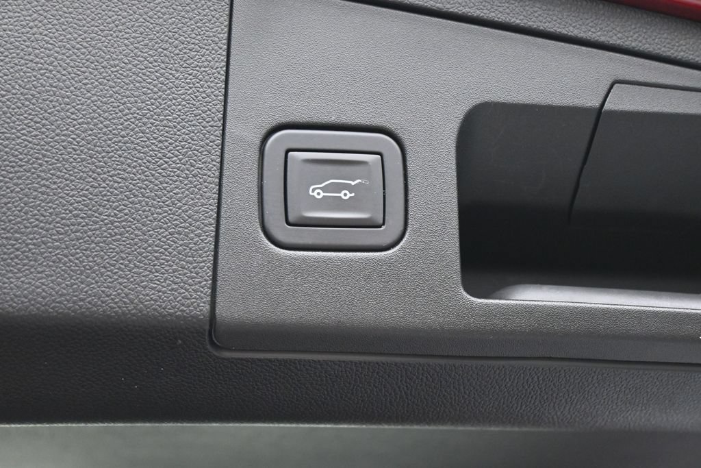 Used 2025 Cadillac XT4 Sport FWD image 28