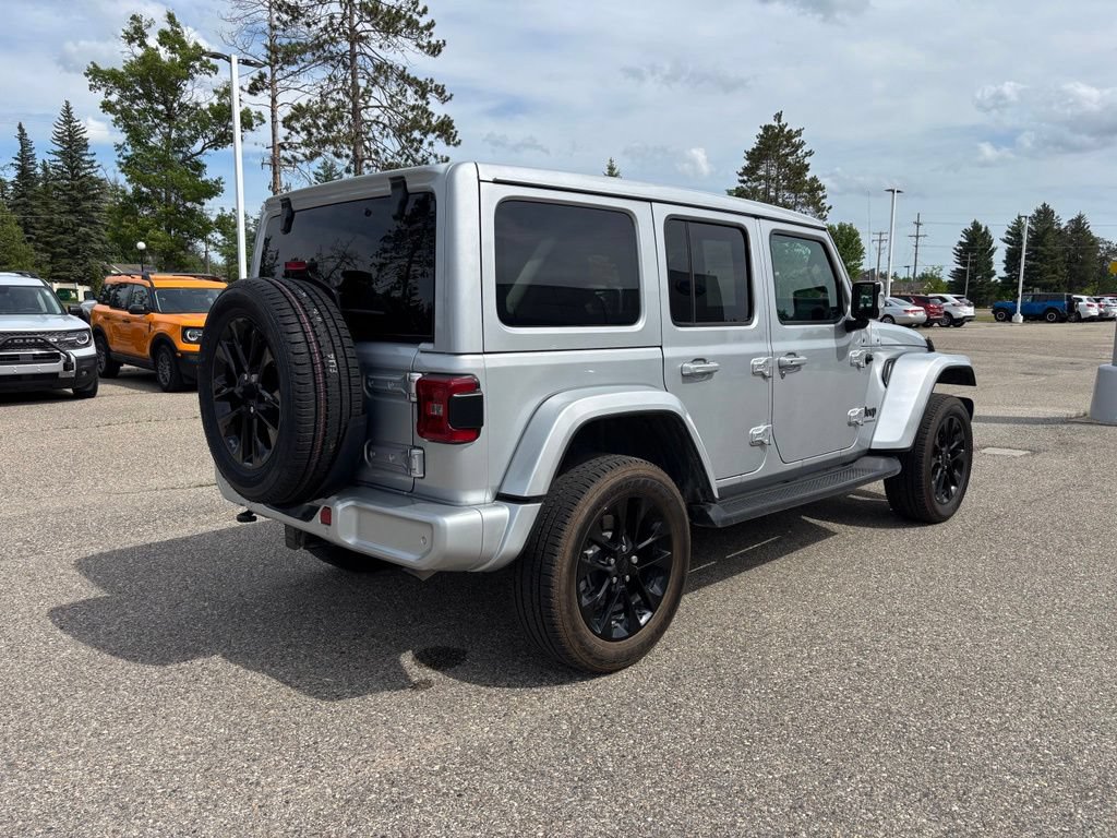 Used 2023 Jeep Wrangler Unlimited Sahara AWD/4WD image 3
