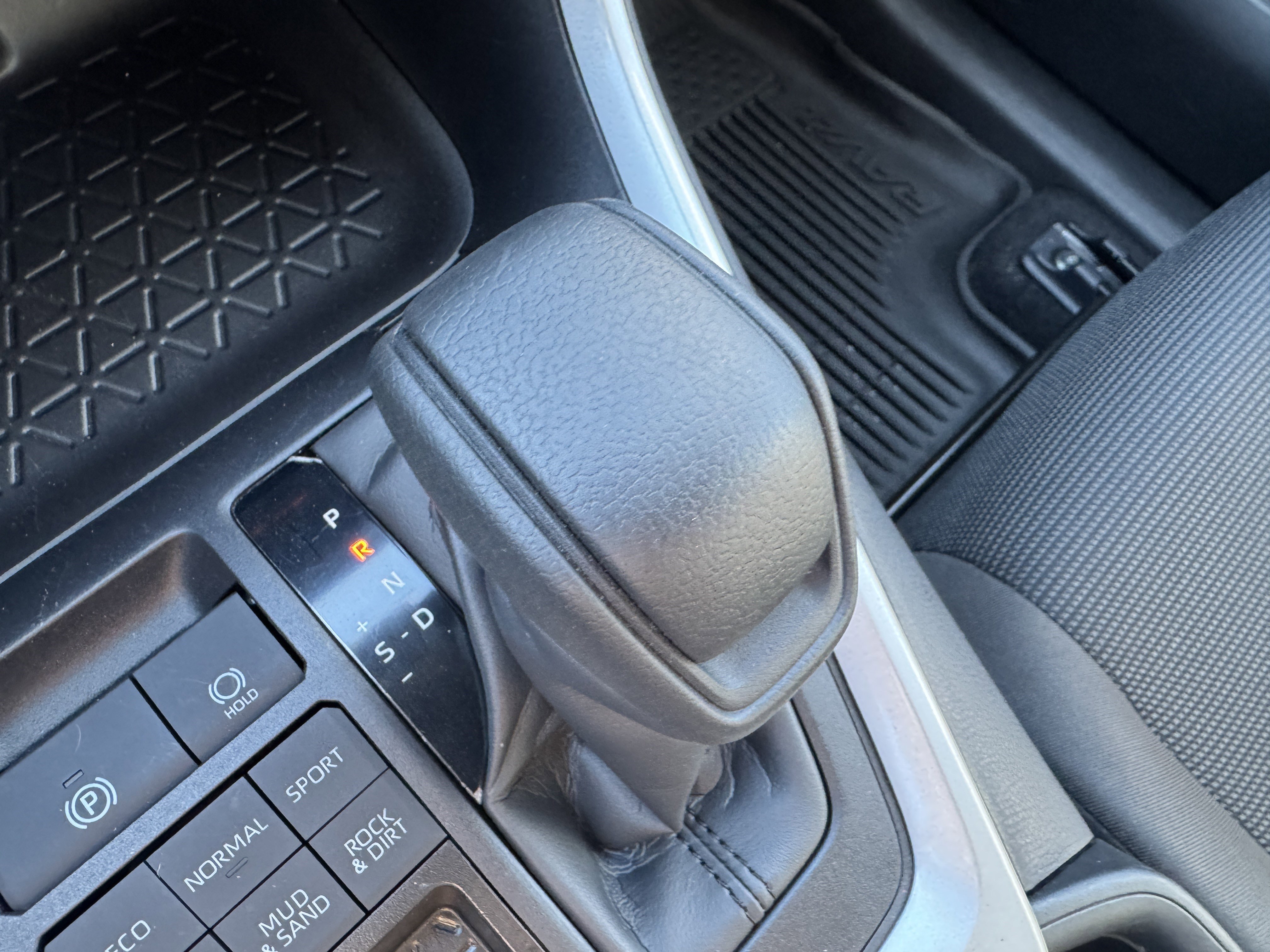 Certified 2025 Toyota RAV4 LE AWD/4WD image 28