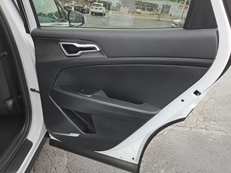 Used 2025 Kia Sportage LX AWD/4WD image 18