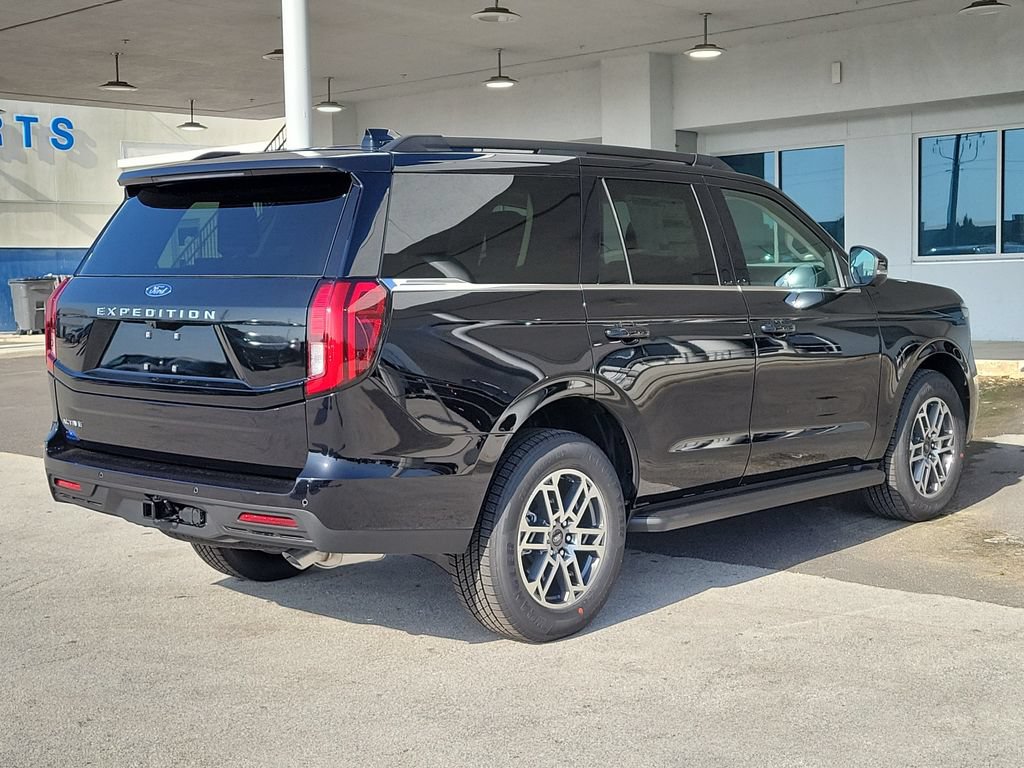 New 2026 Ford Expedition Active RWD image 5