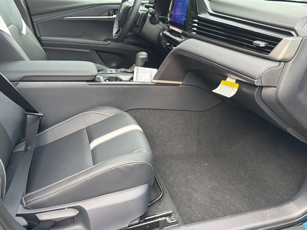 New 2026 Toyota Camry Hybrid FWD image 14