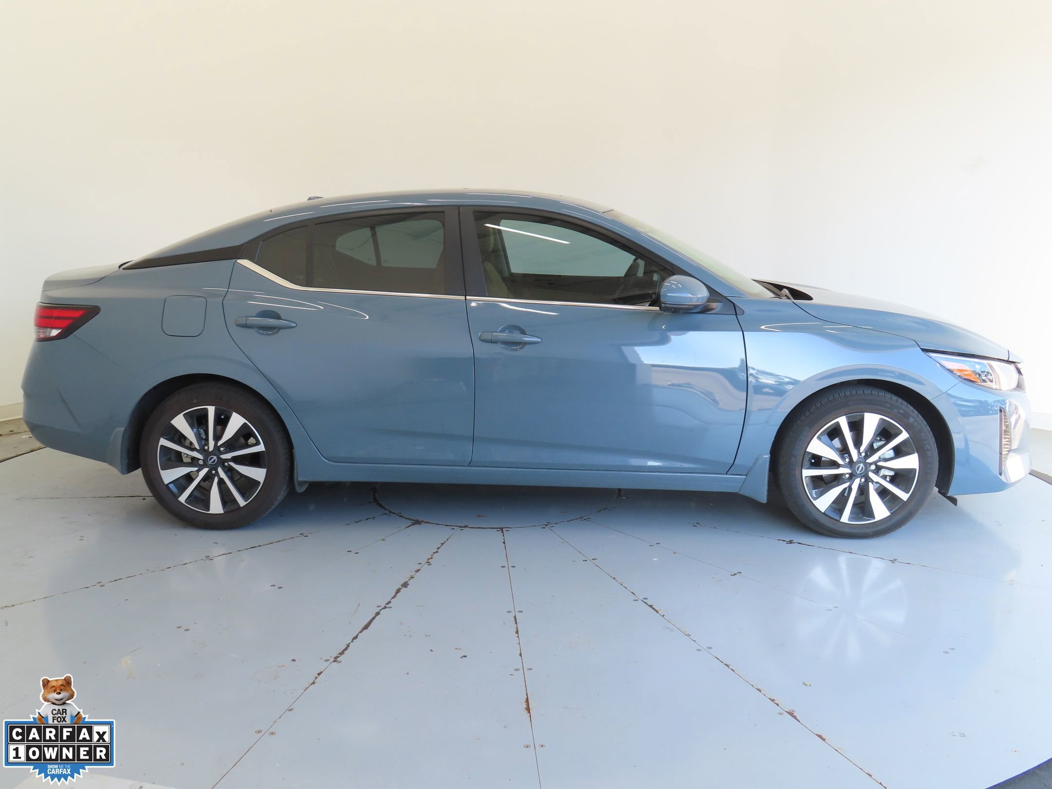 Used 2025 Nissan Sentra SV w/ SV Premium Package FWD image 2