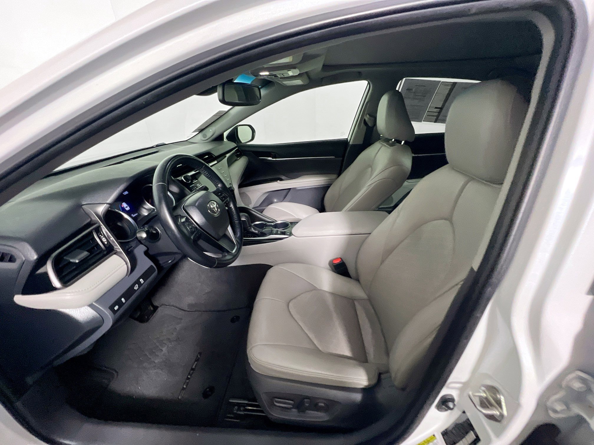 Used 2019 Toyota Camry XSE w/ Navigation Package FWD image 14