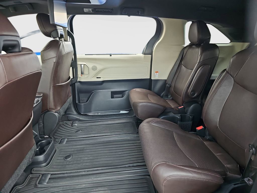 Certified 2022 Toyota Sienna Platinum image 21