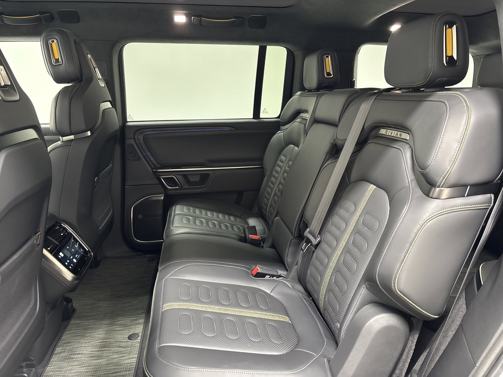 Used 2024 Rivian R1S Adventure AWD/4WD image 21