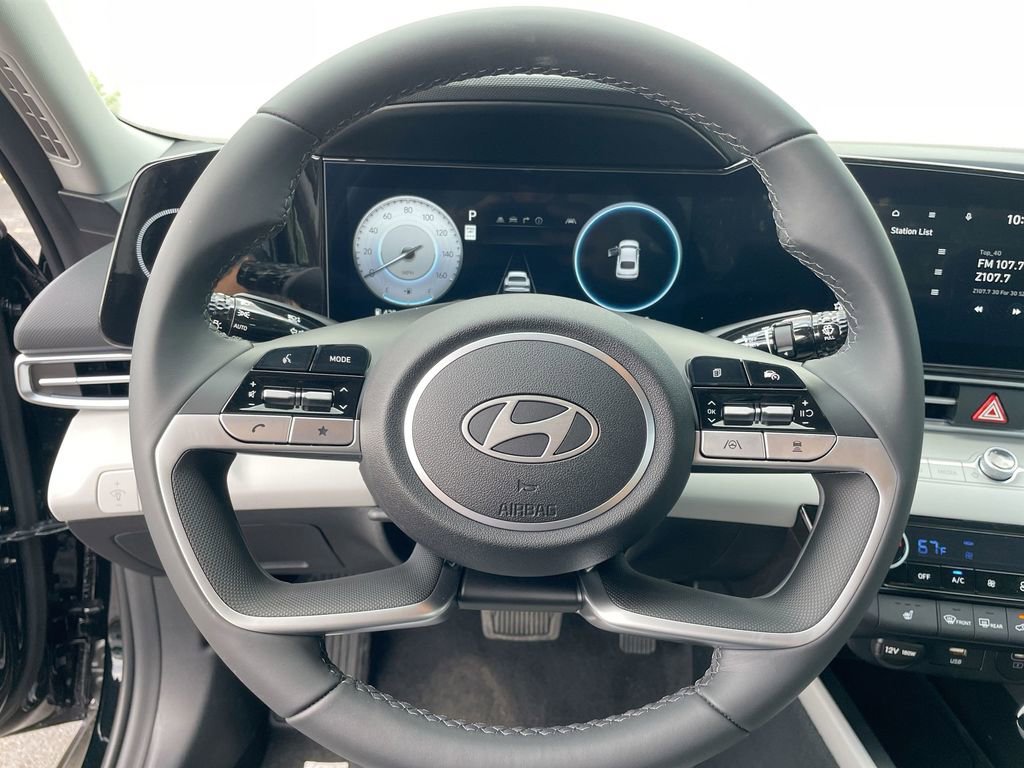 New 2025 Hyundai Elantra Limited image 39