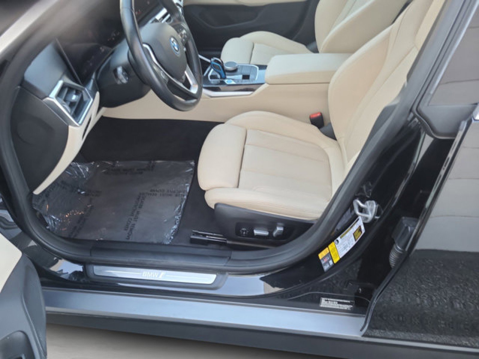 Used 2023 BMW i4 eDrive35 w/ Premium Package image 11