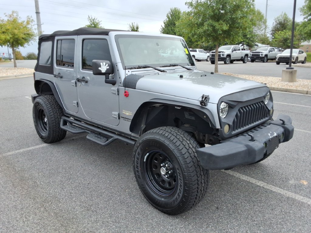 Used 2014 Jeep Wrangler Unlimited Sahara w/ Max Tow Package AWD/4WD image 3