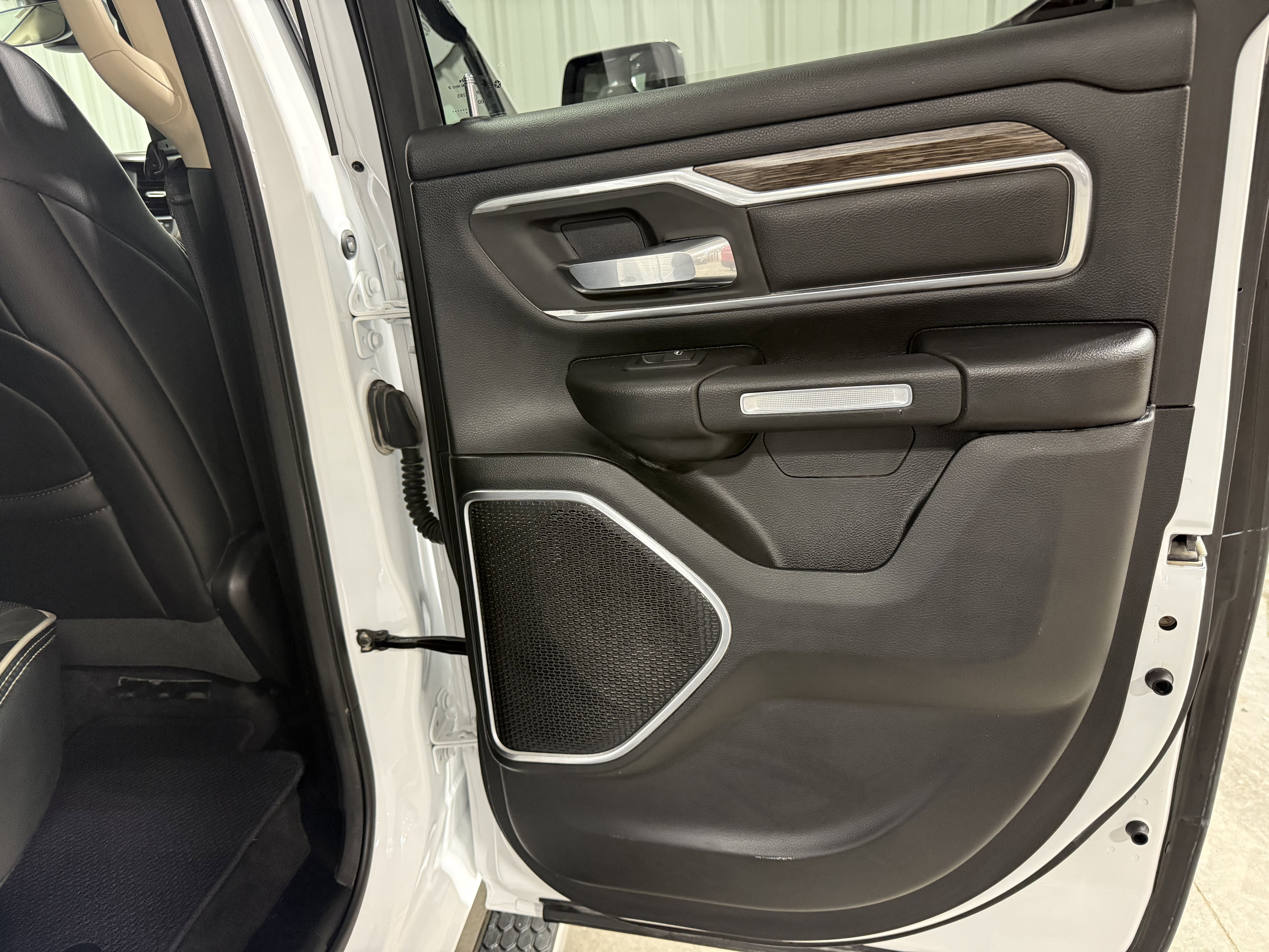 Used 2020 RAM 1500 Laramie image 8