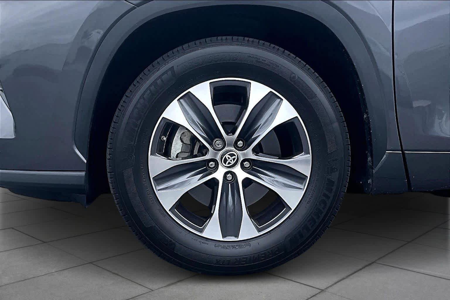 Used 2023 Toyota Highlander XLE image 10