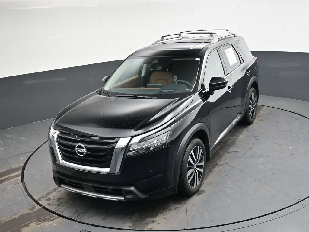 Used 2025 Nissan Pathfinder Platinum image 33
