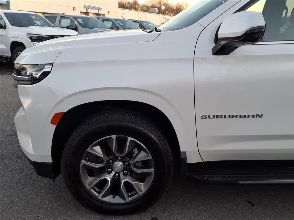 Used 2022 Chevrolet Suburban LT w/ LT Signature Package image 7