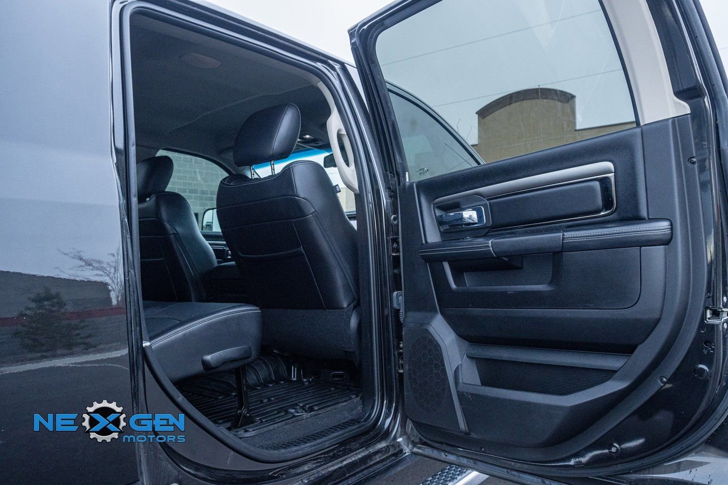 Used 2018 RAM 3500 Laramie w/ Sport Appearance Group image 33