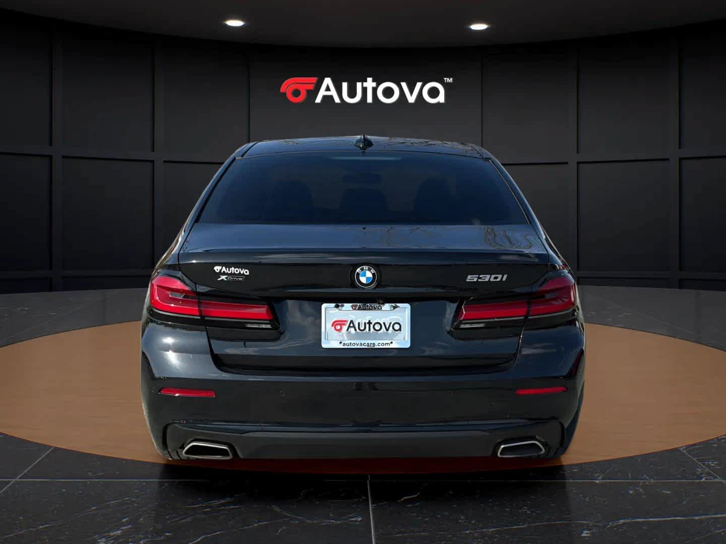 Used 2023 BMW 530i xDrive w/ Premium Package AWD/4WD image 4