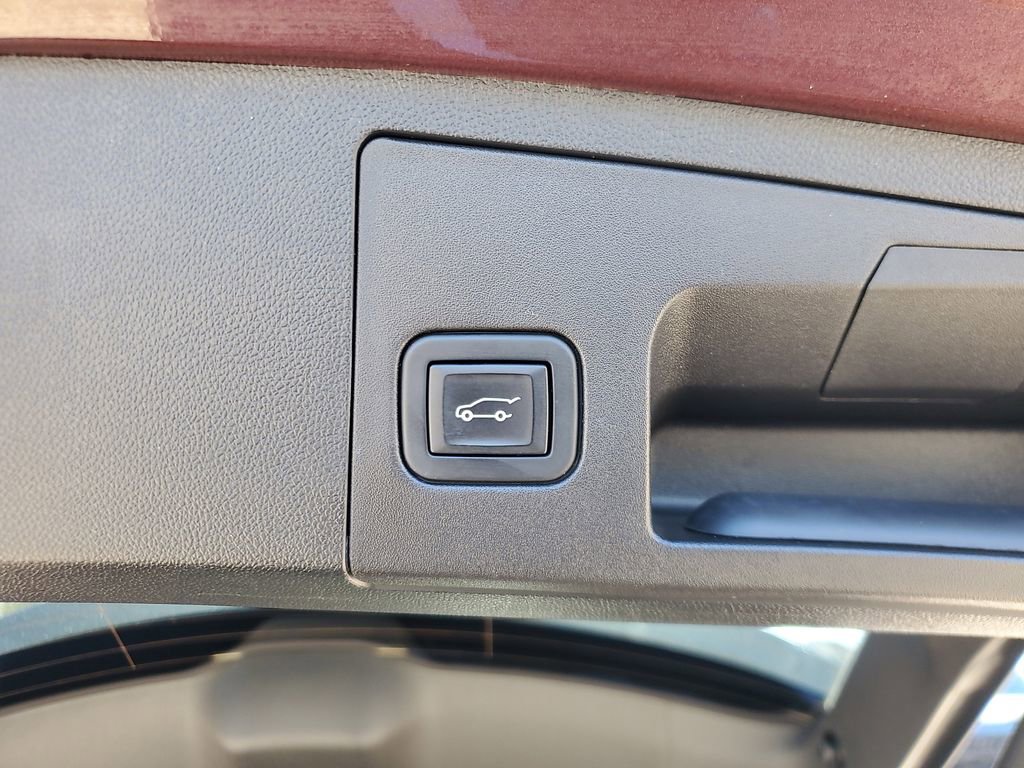 Used 2023 Cadillac XT4 Premium Luxury w/ Technology Package image 9