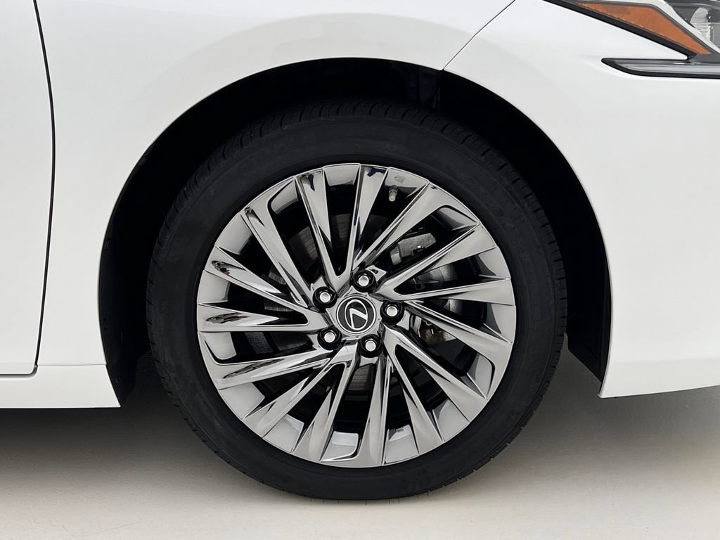 Used 2025 Lexus ES 300h w/ Luxury Package FWD image 30