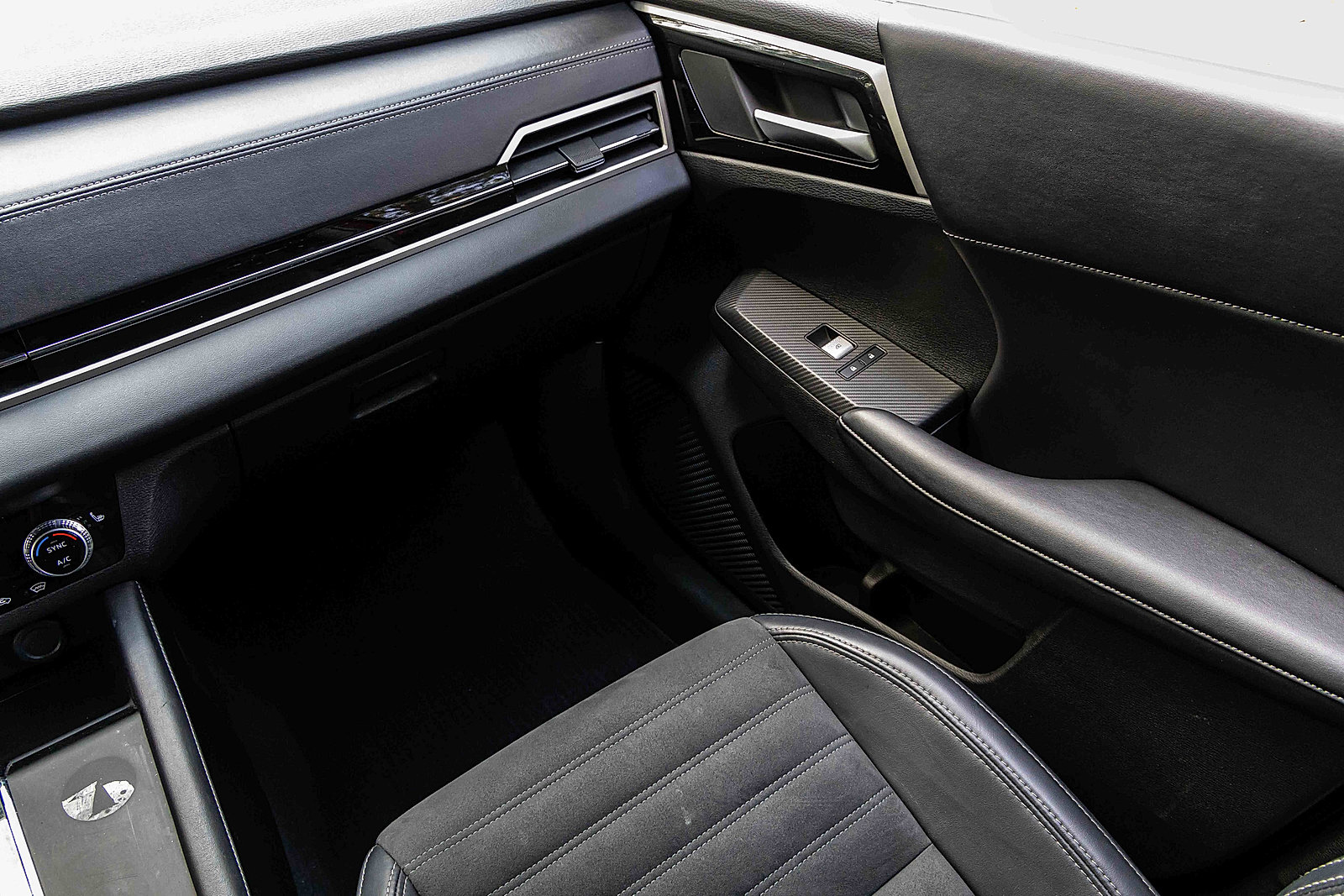 Used 2024 Mitsubishi Outlander AWD image 18