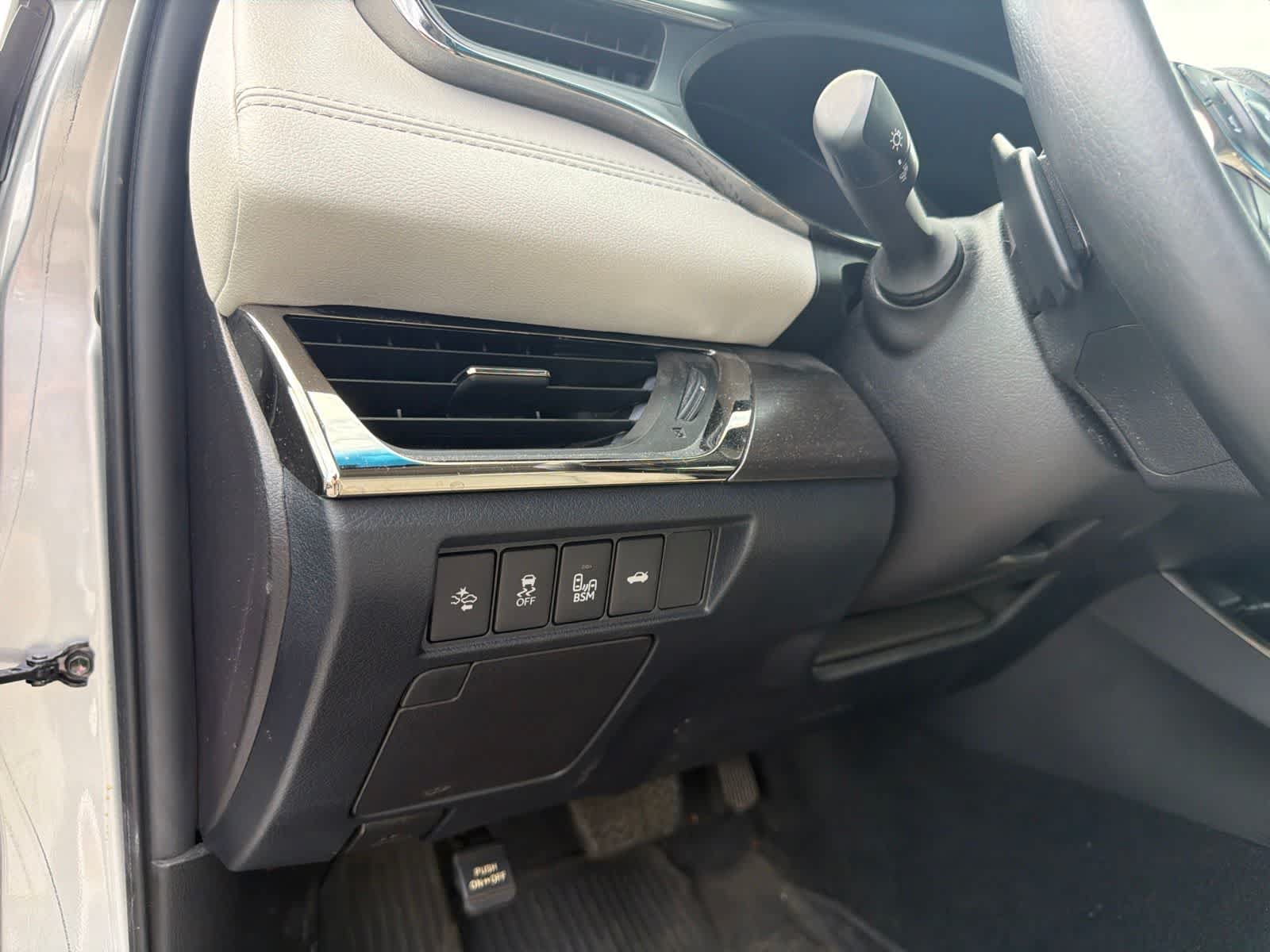 Used 2017 Toyota Avalon XLE Premium FWD image 8