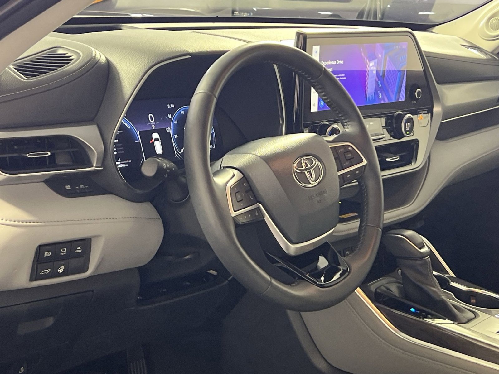 Used 2023 Toyota Highlander Platinum image 16