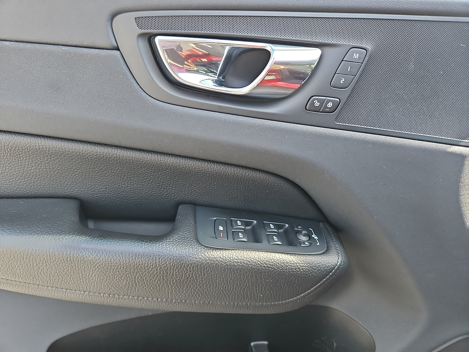 Used 2018 Volvo XC60 T5 Inscription w/ Vision Package AWD/4WD image 12